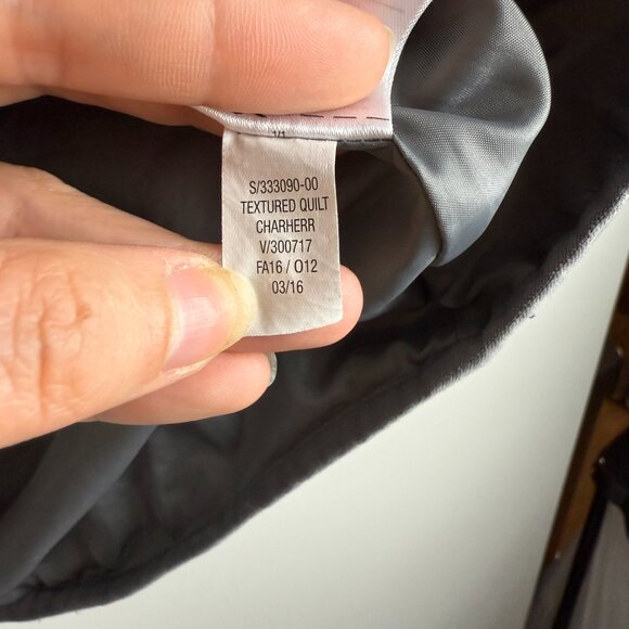 Old Navy Women's Gray Lightweight Quilted Zip-Front Vest, Size M - Picture 7 of 7